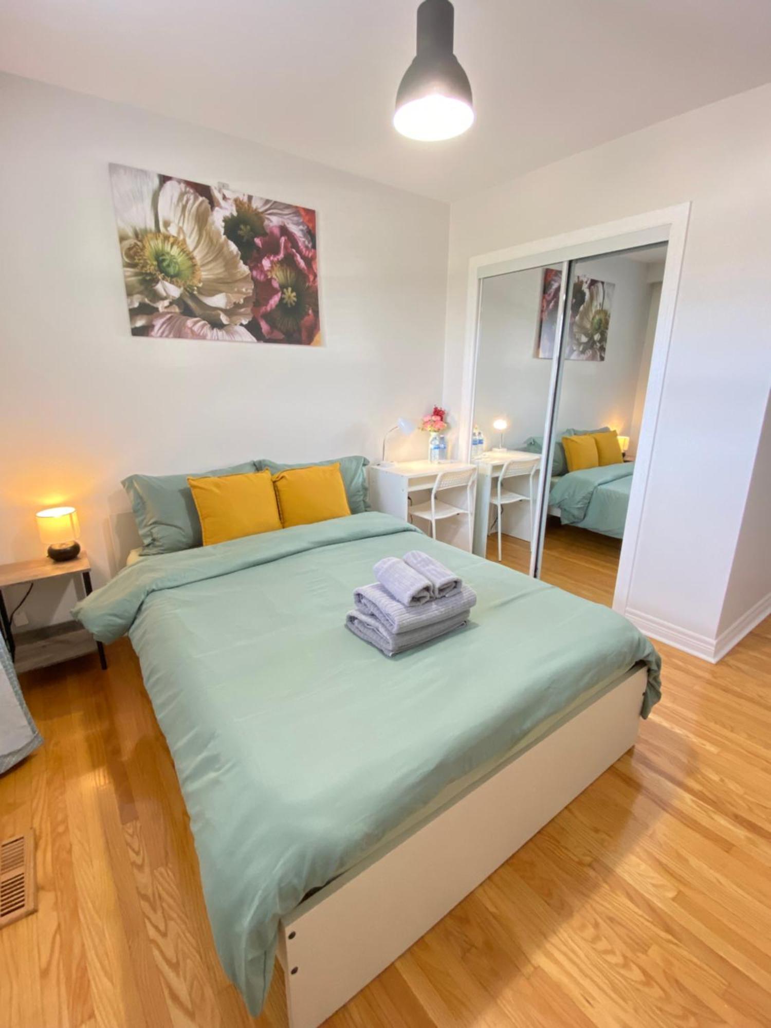 Sunny House - Main Floor, Free Parking, In Toronto Hotel Exterior photo