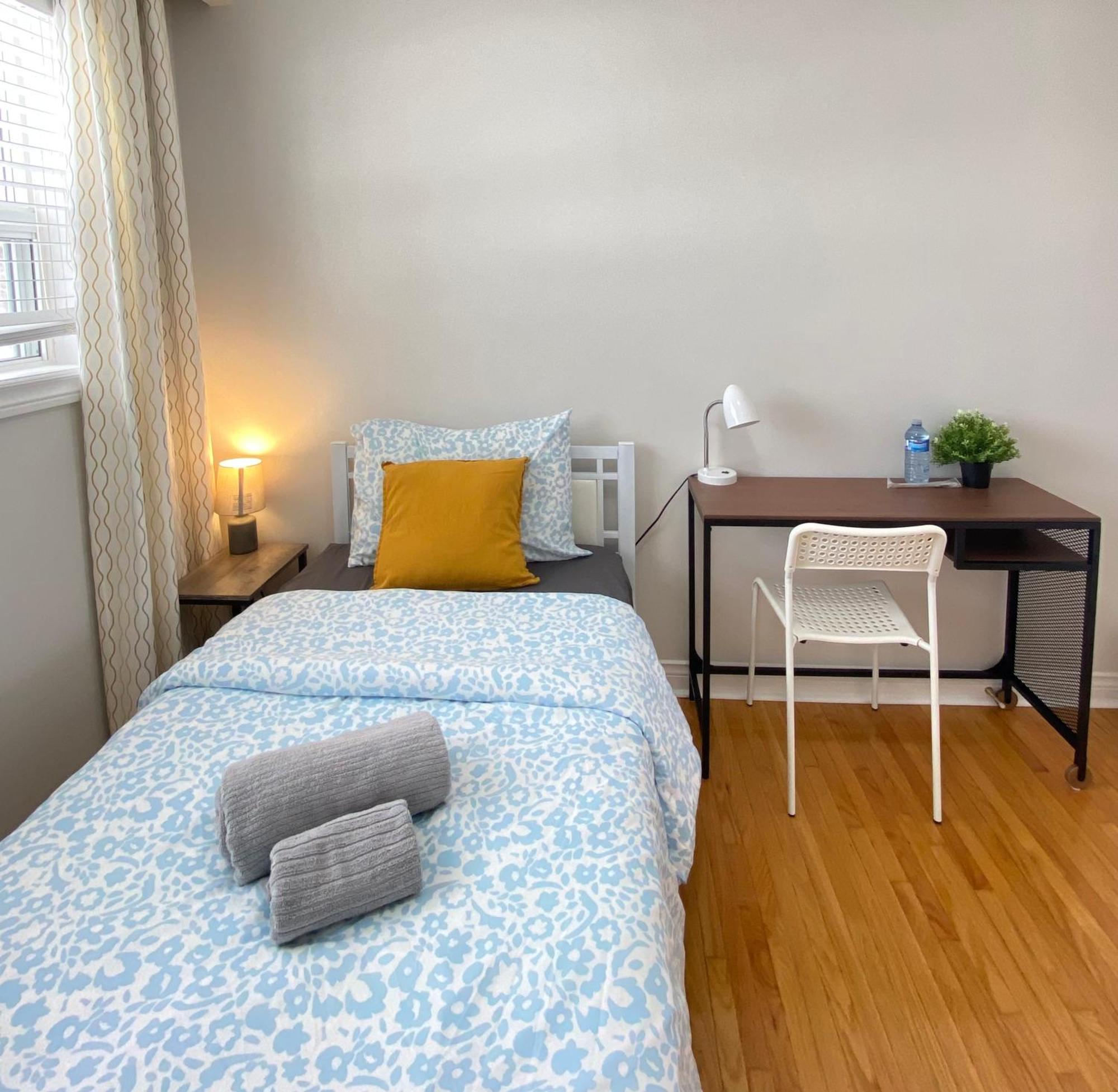 Sunny House - Main Floor, Free Parking, In Toronto Hotel Exterior photo