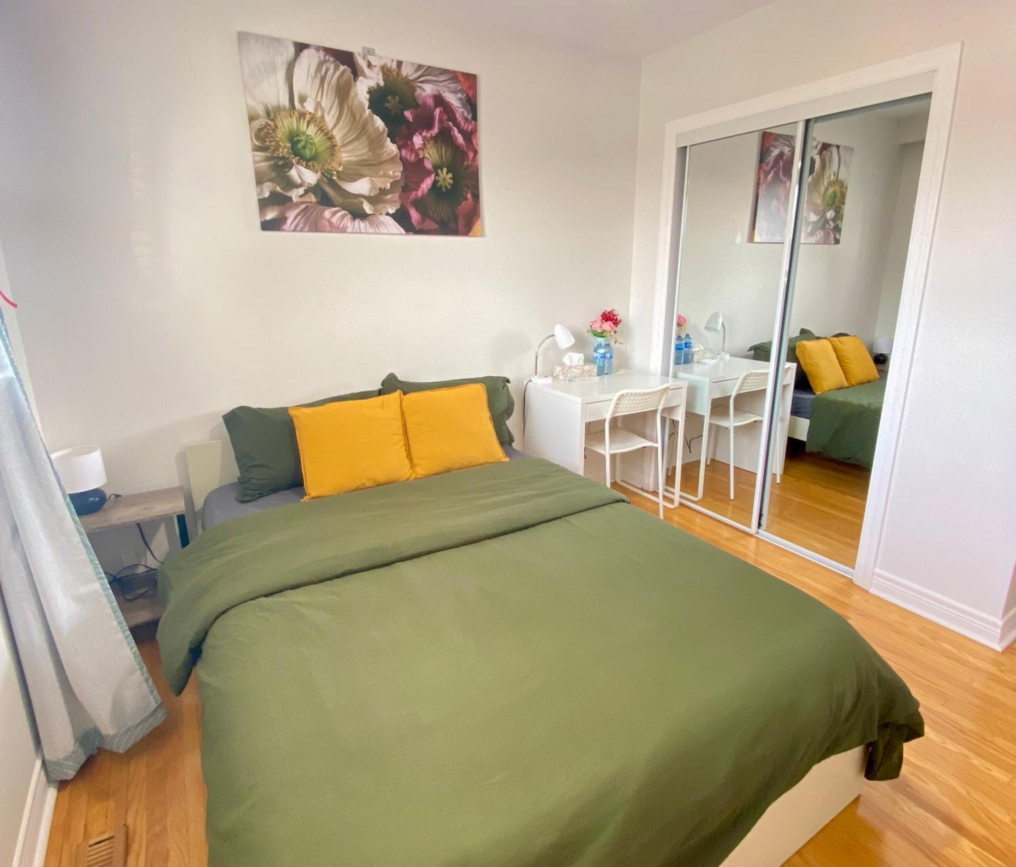 Sunny House - Main Floor, Free Parking, In Toronto Hotel Room photo