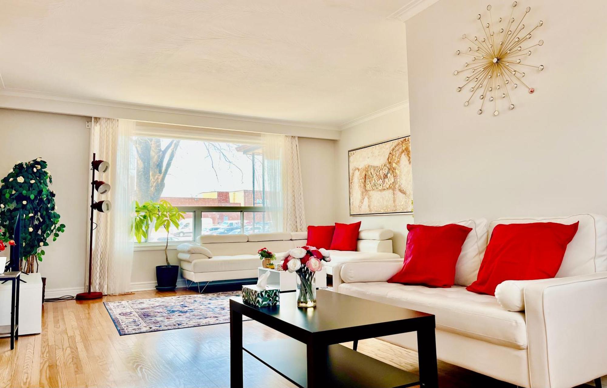 Sunny House - Main Floor, Free Parking, In Toronto Hotel Exterior photo