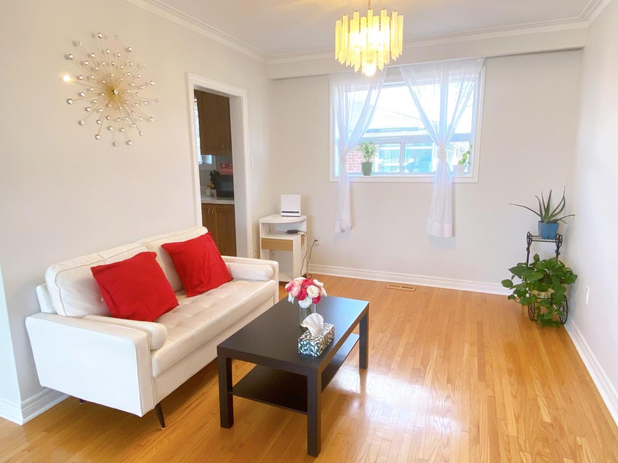 Sunny House - Main Floor, Free Parking, In Toronto Hotel Exterior photo