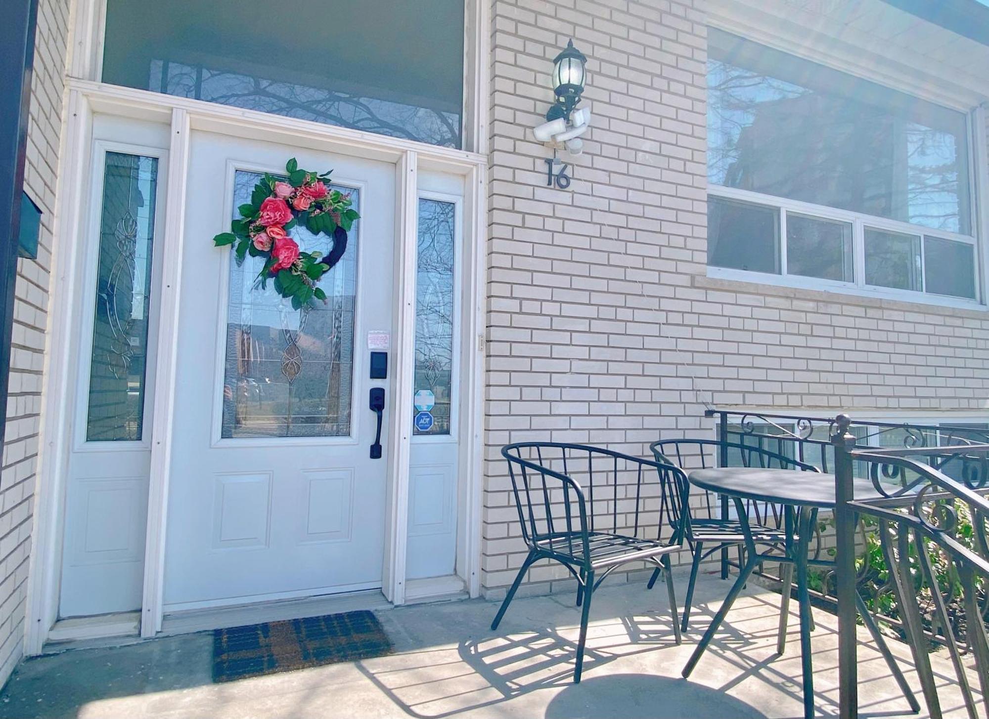Sunny House - Main Floor, Free Parking, In Toronto Hotel Exterior photo